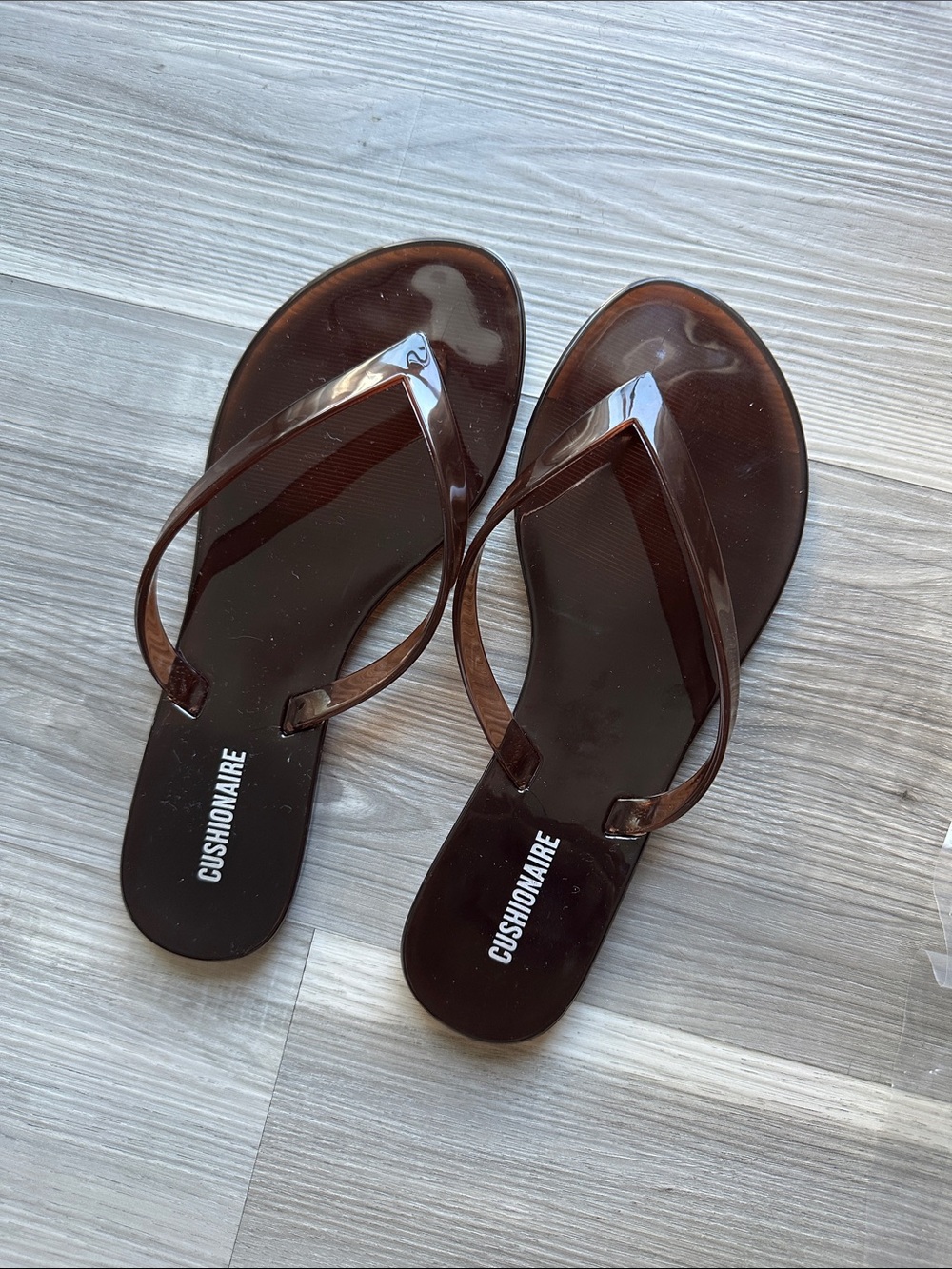 Cushionaire “aqua” jelly flip flops Slide Sandals in Chocolate